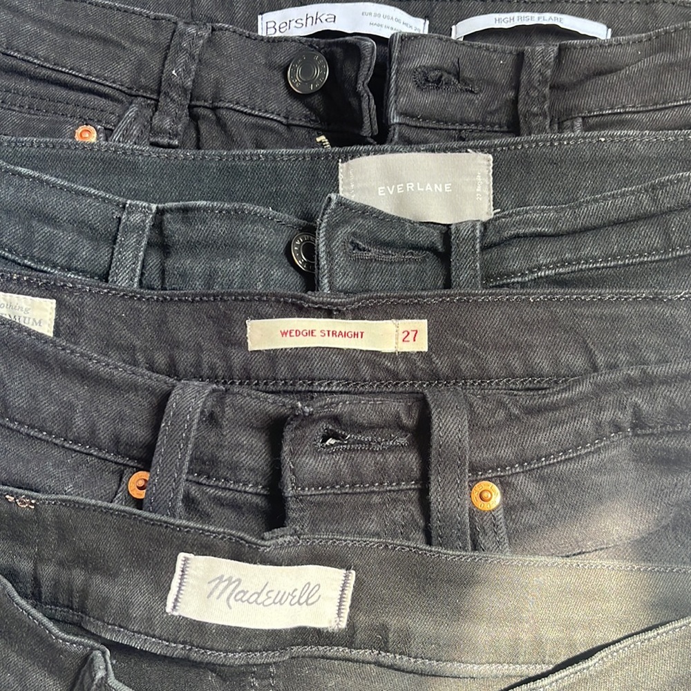 BUNDLE OF 4 BLACK JEANS 25 petite - LEVIS, MADEWELL, EVERLANE, BERSHKA